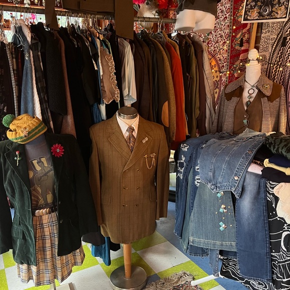 Other - December 6th 11 AM EST this Saturday
Vintage clothing Alert!!!!